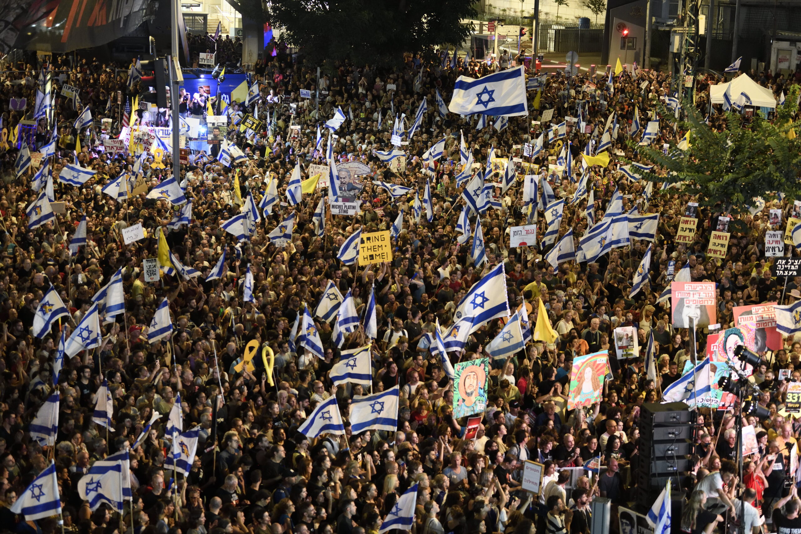&nbsp;Tausende Israelis protestierten am 1. September 2024 vor dem Verteidigungsministerium in Tel Aviv, Israel, gegen die israelische Regierung und forderten die sofortige Freilassung der Geiseln, die noch immer von der Hamas in Gaza festgehalten werden. Foto: Gili Yaari /FLASH90