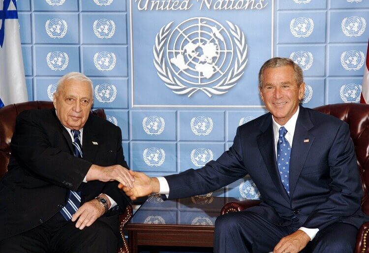  Premierminister Ariel Sharon trifft US Präsident George W. Bush während der sechzigsten Sitzung der UN Generalversammlung in New York. Photo: Avi Ohayon, Israeli Government Press Office