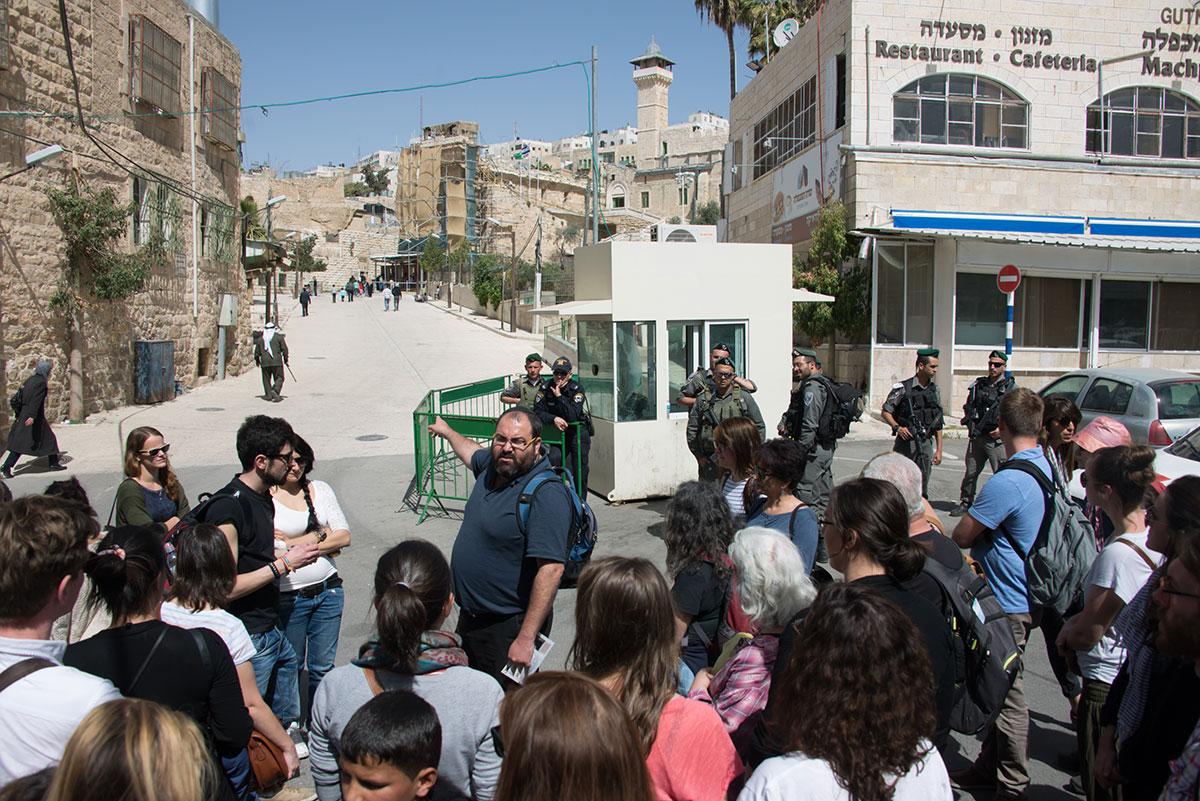  Tour von Breaking the Silence in Hebron, 2014. Foto: Activestills.
