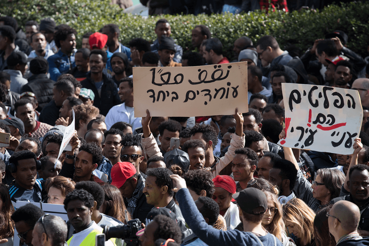  Geflüchtete demonstrieren vor der Botschaft Ruandas in Israel. 22. Januar, 2018, Foto: Activestills