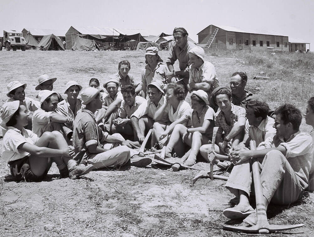  Einwander*innen aus Südamerika, Kibbuz Mefalsim. 1947. Foto: GPO