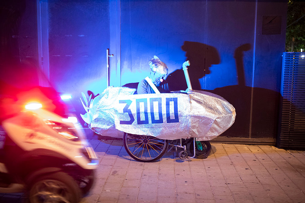  U-Boot-Atrappe bei den Protesten als Anspielung auf Netanjahus Korruptionsaffäre, Jerusalem 2020. Foto: Activestills